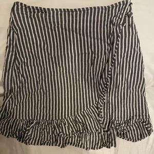 Ruffled grey and white stripped mini skirt